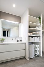 シンプルモダンスタイルの洗面所 シンプル工務店の事例画像