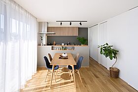 シンプル工務店の施工事例「ネイビー BOX の家」の画像1