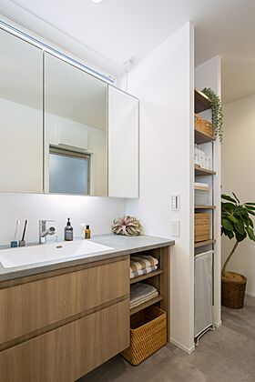 シンプル工務店の施工事例「ネイビー BOX の家」の画像4