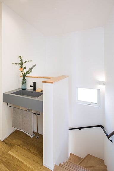 シンプル工務店の施工事例「ネイビー BOX の家」の画像6