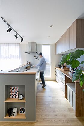 シンプル工務店の施工事例「ネイビー BOX の家」の画像7