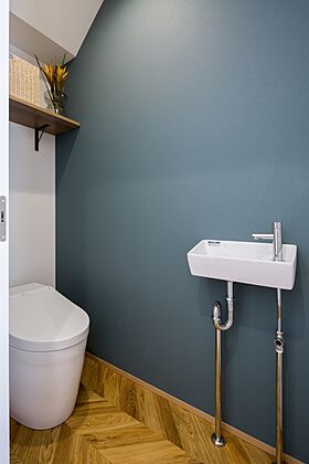 シンプル工務店の施工事例「ネイビー BOX の家」の画像9