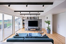 シンプル工務店の施工事例「個性あふれるワークススペースを設けた真っ白な平屋」の画像1