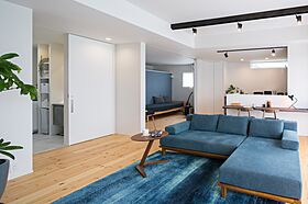 シンプル工務店の施工事例「個性あふれるワークススペースを設けた真っ白な平屋」の画像2