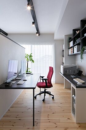 シンプル工務店の施工事例「個性あふれるワークススペースを設けた真っ白な平屋」の画像3