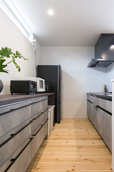 シンプル工務店の施工事例「個性あふれるワークススペースを設けた真っ白な平屋」の画像4