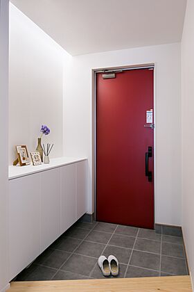 シンプル工務店の施工事例「個性あふれるワークススペースを設けた真っ白な平屋」の画像7