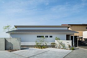 シンプル工務店の施工事例「家族を紡ぐ白いお家」のメイン画像