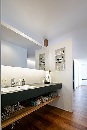 シンプル工務店の施工事例「やわらかな陰影が似合う上質な平屋」の画像6