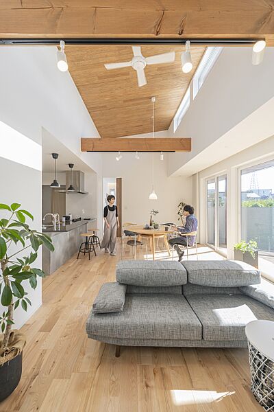 シンプルモダンスタイルのリビング グランハウス一級建築士事務所の事例画像