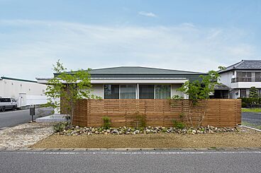 グランハウス一級建築士事務所の施工事例「木と白と青のナチュラルハウス」の画像