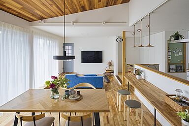 グランハウス一級建築士事務所の施工事例「木と白と青のナチュラルハウス」の画像1