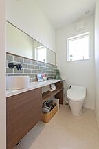 シンプルモダンスタイルのトイレ グランハウス一級建築士事務所の事例画像