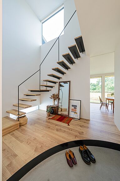 グランハウス一級建築士事務所の施工事例「宙に浮く階段の家」の画像1