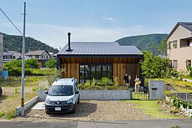 グランハウス一級建築士事務所の施工事例「通り土間とモルタルキッチンがある家」のメイン画像