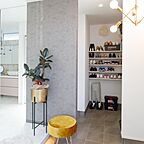 シンプルモダンスタイルの玄関 いい家つくる。善匠の事例画像