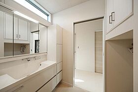 株式会社エドケンハウスの施工事例「シンプルモダン(ダイナミックな階段が演出する開放的な家)」の画像6