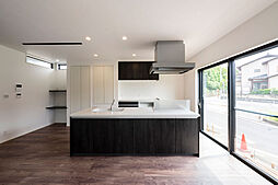 株式会社エドケンハウスの施工事例「柱を見せて広がりのある空間を演出している家」の画像