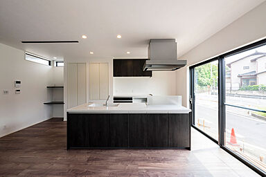 株式会社エドケンハウスの施工事例「柱を見せて広がりのある空間を演出している家」の画像