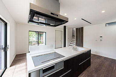 株式会社エドケンハウスの施工事例「柱を見せて広がりのある空間を演出している家」の画像2