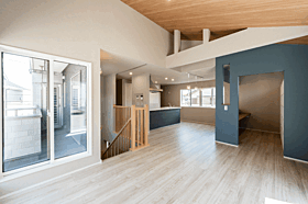 株式会社エドケンハウスの施工事例「ナチュラルモダン(LDK一角に広々とした書斎スペースのある家)」の画像2