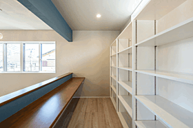 株式会社エドケンハウスの施工事例「ナチュラルモダン(LDK一角に広々とした書斎スペースのある家)」の画像3