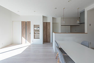 シンプルモダンスタイルのリビング 株式会社ヨネダの事例画像