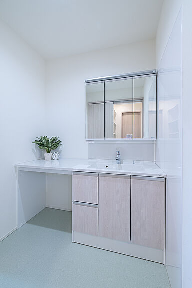 株式会社ヨネダの施工事例「光に包まれた吹抜け空間の家」の画像5