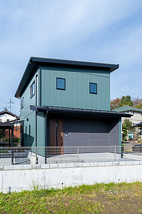 株式会社ヨネダの施工事例「シックブラックの家」の画像1