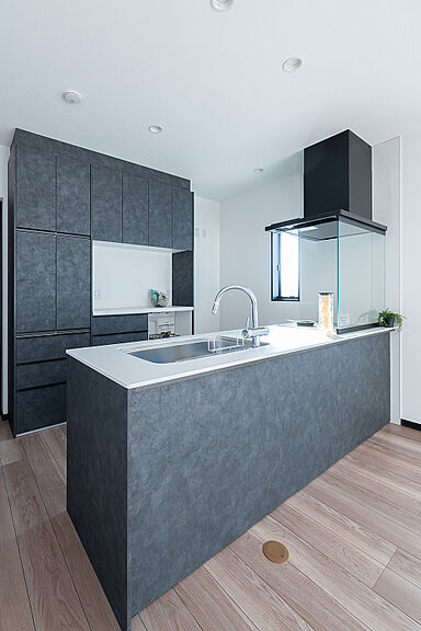 株式会社ヨネダの施工事例「シックブラックの家」の画像6