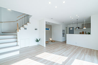 株式会社ヨネダの施工事例「アーチがつなぐ、ときめき溢れる可愛いお家」の画像