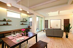 株式会社A-BESTの施工事例「木のぬくもり感じる開放的な邸宅」の画像