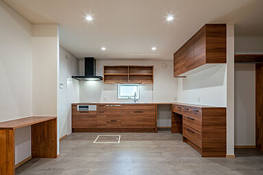 有限会社ワイズプロダクトの施工事例「オレンジの外観が彩る、夫婦で心地よく暮らす平屋(秦野市)」の画像