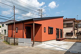 有限会社ワイズプロダクトの施工事例「オレンジの外観が彩る、夫婦で心地よく暮らす平屋(秦野市)」の画像1