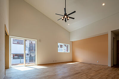 シンプルモダンスタイルのリビング 有限会社ワイズプロダクトの事例画像