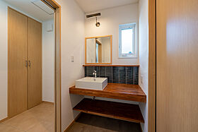 有限会社ワイズプロダクトの施工事例「オレンジの外観が彩る、夫婦で心地よく暮らす平屋(秦野市)」の画像5