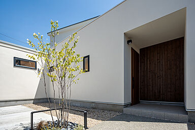 有限会社ワイズプロダクトの施工事例「水平ライン外観と開放的な内観が魅力の半平屋(平塚市)」の画像