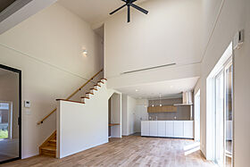 有限会社ワイズプロダクトの施工事例「水平ライン外観と開放的な内観が魅力の半平屋(平塚市)」の画像2