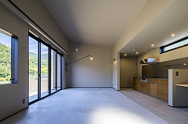 有限会社ワイズプロダクトの施工事例「夫婦のセンスが息づく木質デザインの平屋(伊勢原市)」の画像3