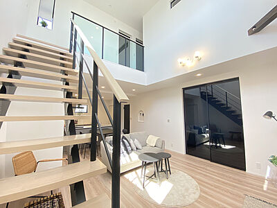 シンプルモダンスタイルのリビング 【IKEA正規取扱店】IETOMO Style 家とも株式会社の事例画像