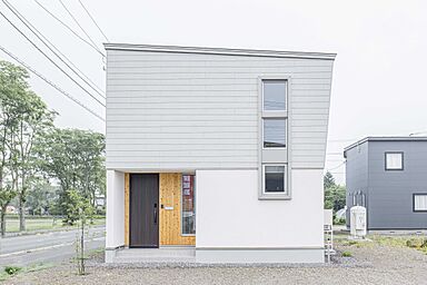 株式会社ウッディークラフト 中標津店の施工事例「窓枠の家」の画像