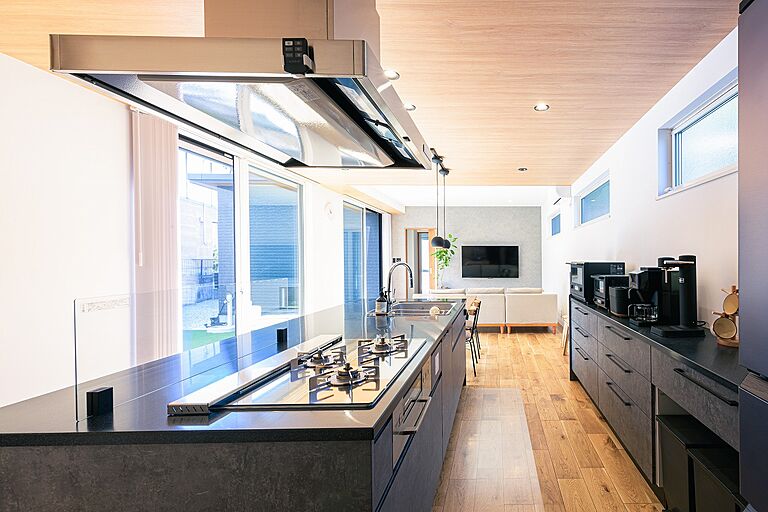 株式会社アッシュホーム「太陽光10.56kw標準搭載~35年で約700万円の経済効果あり!~」の公式画像_キッチン4