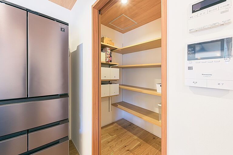 株式会社アッシュホーム「太陽光10.56kw標準搭載~35年で約700万円の経済効果あり!~」の公式画像_収納5