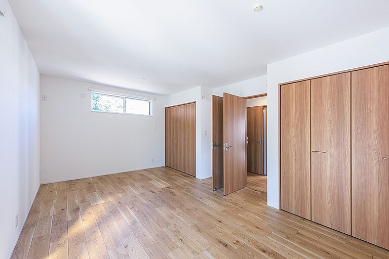 株式会社アッシュホーム「太陽光10.56kw標準搭載~35年で約700万円の経済効果あり!~」の公式画像_洋室8