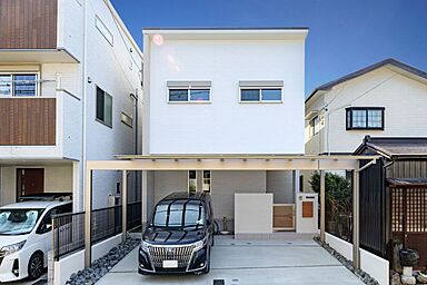 株式会社アッシュホーム「太陽光10.56kw標準搭載~35年で約700万円の経済効果あり!~」の施工事例「ナチュラルモダン家族が集う温かみのある家」の画像1