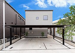 株式会社アッシュホーム「太陽光10.56kw標準搭載~35年で約700万円の経済効果あり!~」の施工事例「ほどよい距離感が心地よい二世帯住宅」の画像