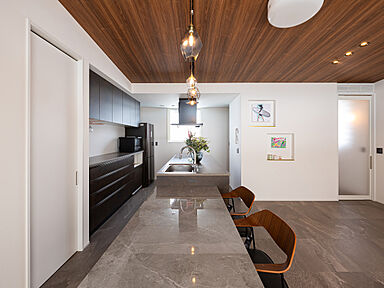 株式会社高翔の施工事例「家族の『好き』を詰め込んだ美術館ライクな家」の画像1