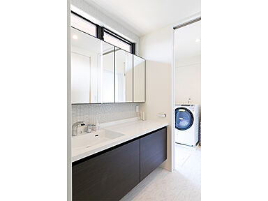 株式会社高翔の施工事例「緑豊かな環境を取り込んで、どこにいても、気持ちのいい生活空間」の画像10