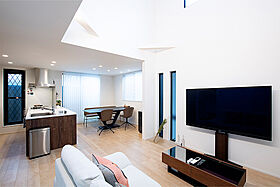 株式会社高翔の施工事例「空気と光を感じる家」のメイン画像