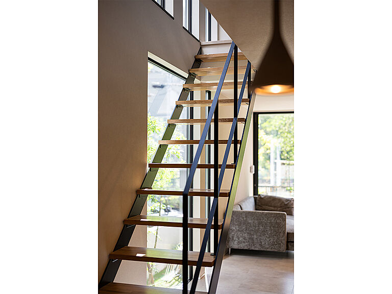 株式会社高翔の公式画像_階段8